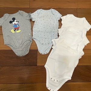 Lot of 5 Baby Boy Gap Onesies - Sz 3-6mo